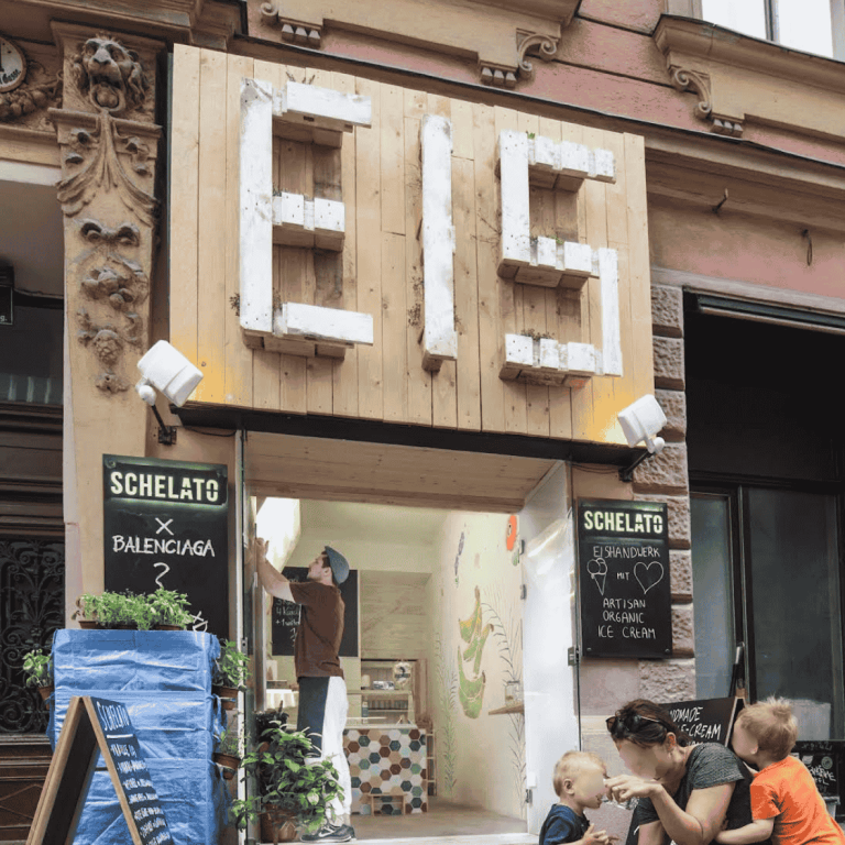 Besondere Eisdiele auf der Schleifmühlgasse 11 in Wien.